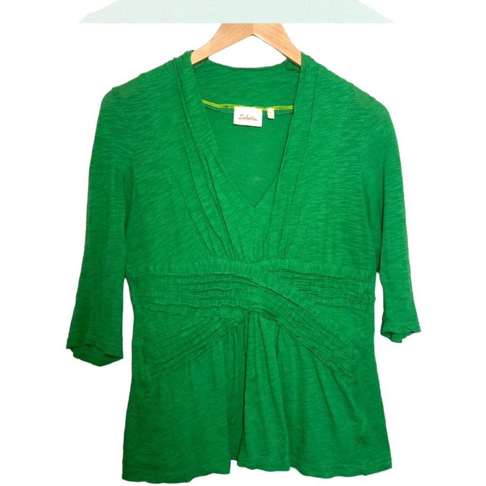 Bright spring parakeet top, Anthropologie Great Condition